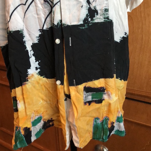 Button Up Abstract Graphic Top - Picture 4 of 6